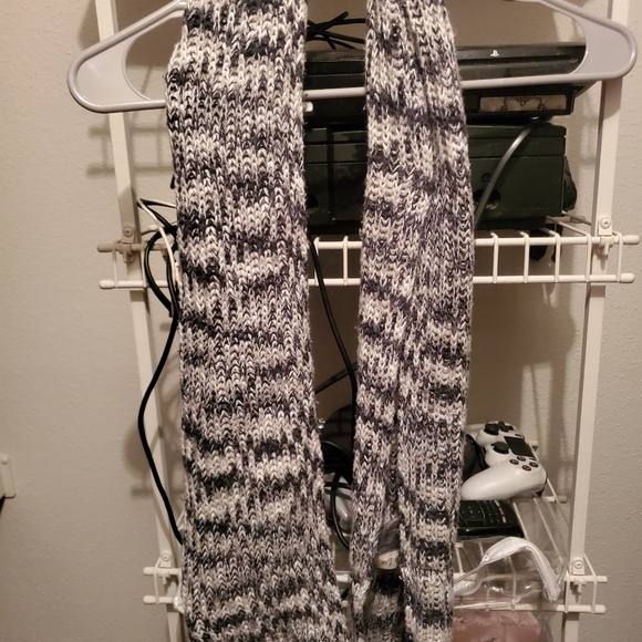 Women's Style and Co. Infinity Scarf - Picture 3 of 4